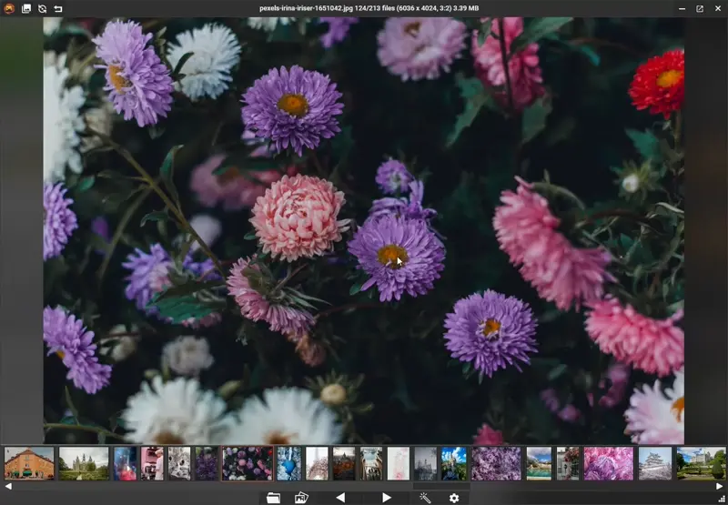 PicView image gallery, using dark theme
